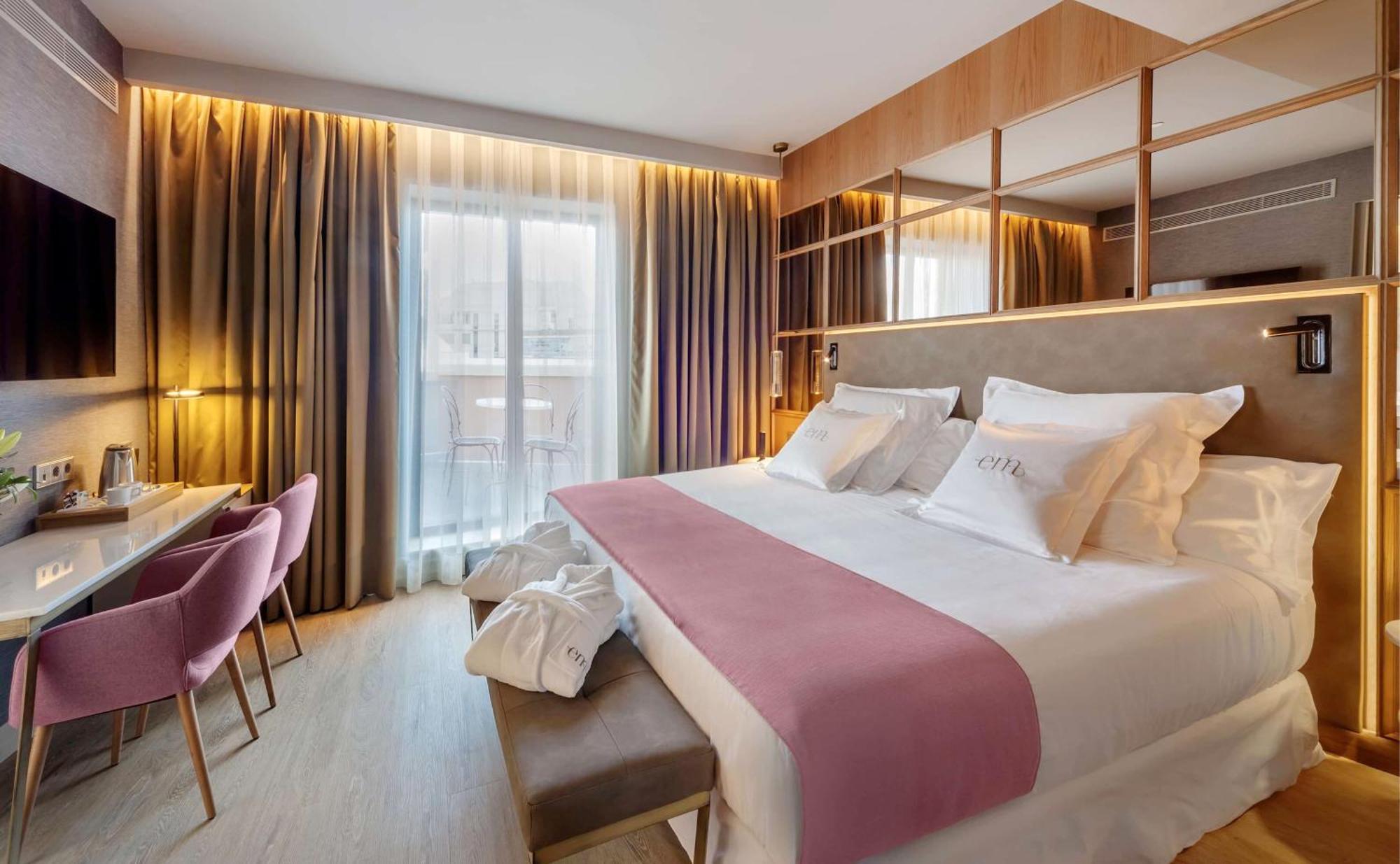 Barcelo Emperatriz Hotel Madrid Exterior photo Deluxe room