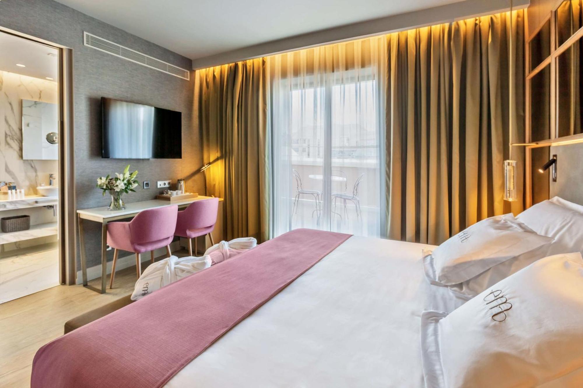 Barcelo Emperatriz Hotel Madrid Exterior photo Deluxe room
