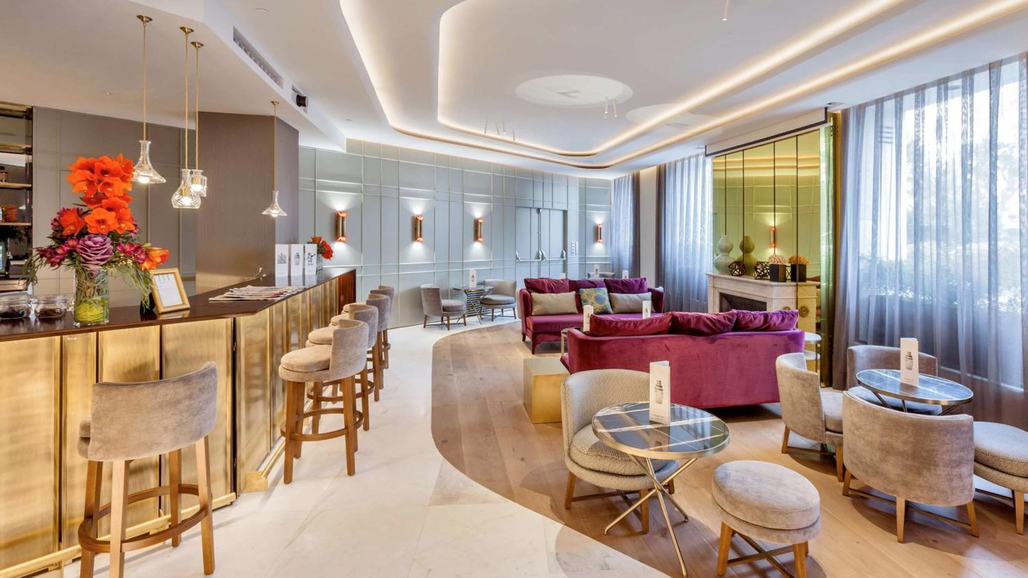 Barcelo Emperatriz Hotel Madrid Exterior photo The Lounge at London Heathrow Airport