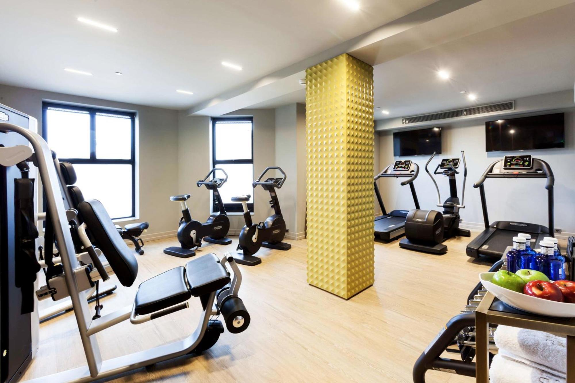 Barcelo Emperatriz Hotel Madrid Exterior photo The gym at the hotel