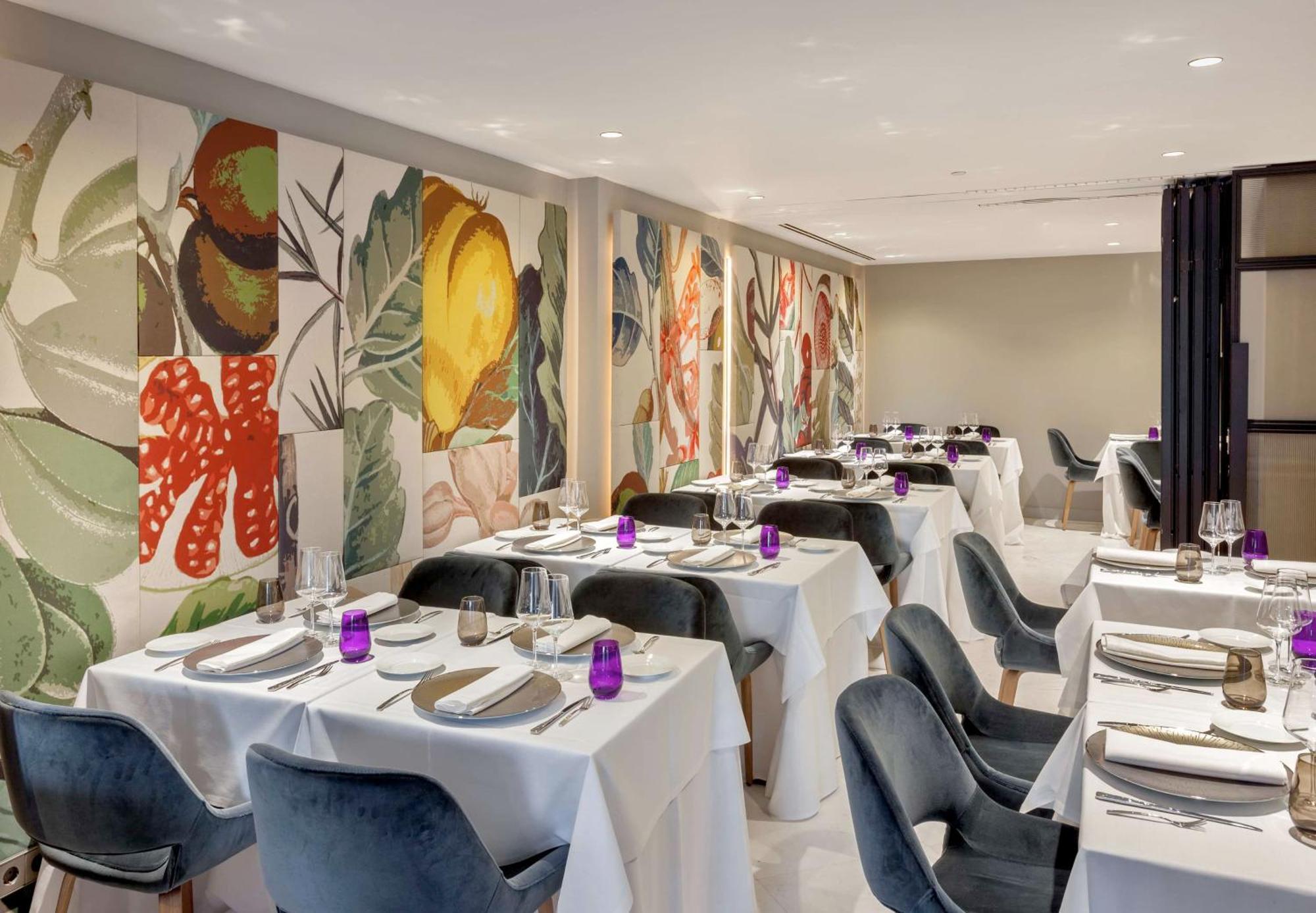 Barcelo Emperatriz Hotel Madrid Exterior photo The interior of the restaurant